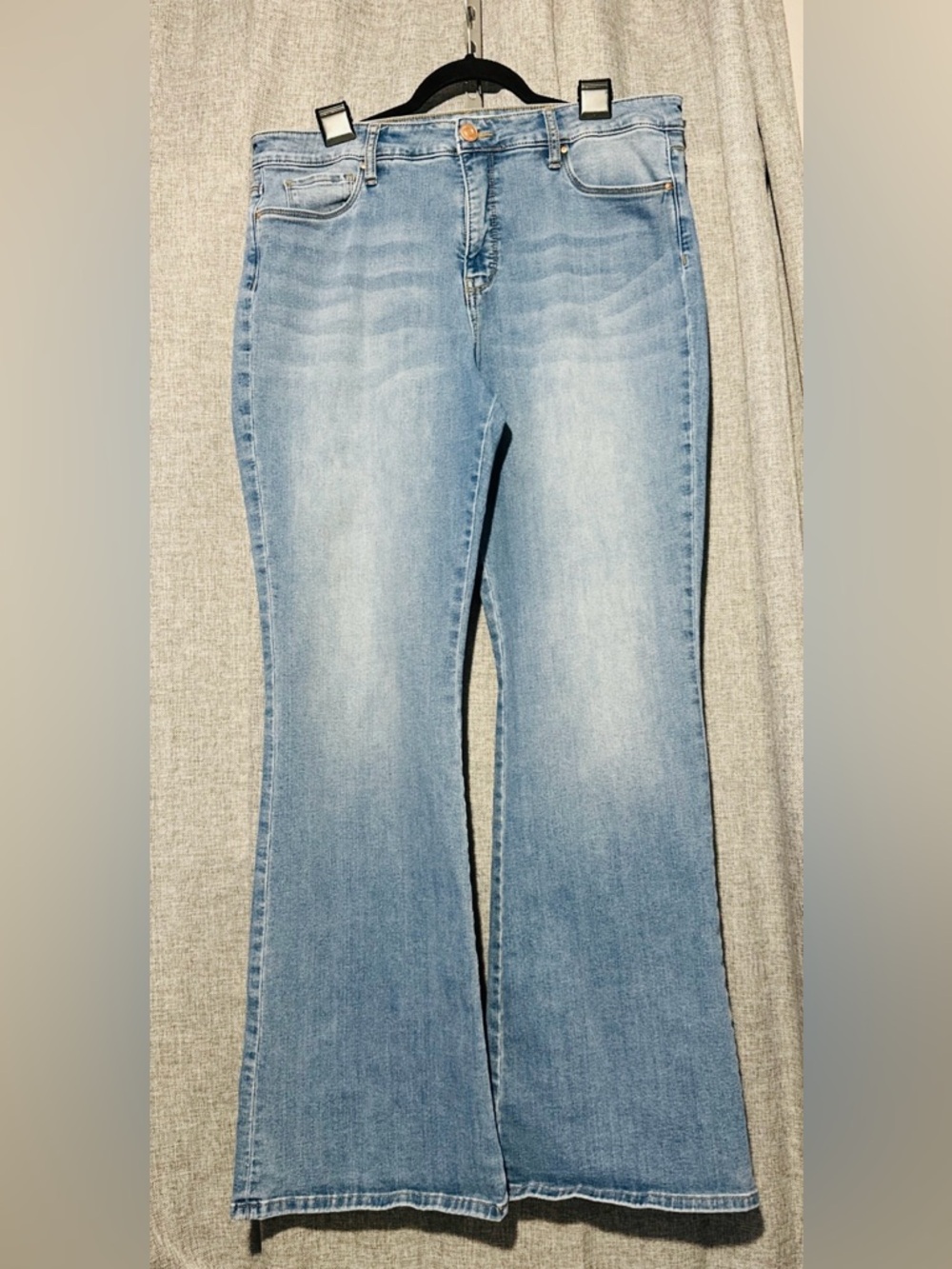 Kut from the Kloth Women's Medium Blue Flare Jeans, Size 16